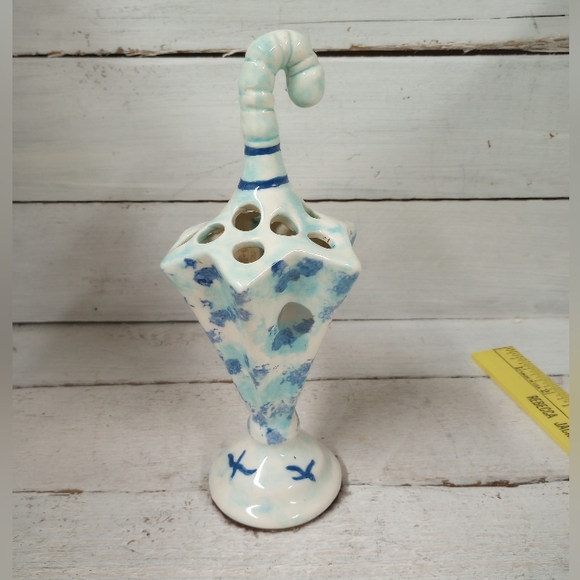 Umbrella Shaped Hat Pin Holder Blue White Floral Unmarked 8 Inches Vintage - Picture 1 of 10